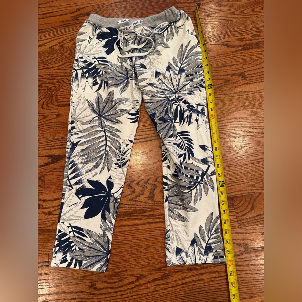 Local European Black and White Leaf Print Leggings